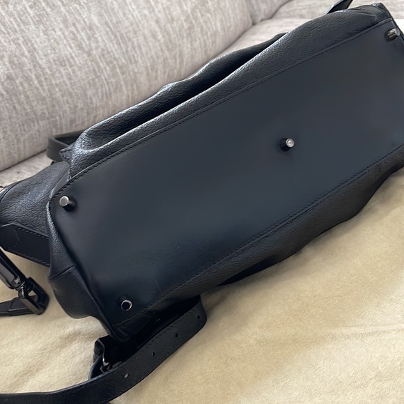 Burberry black leather shoulder bag. - Picture 5 of 5